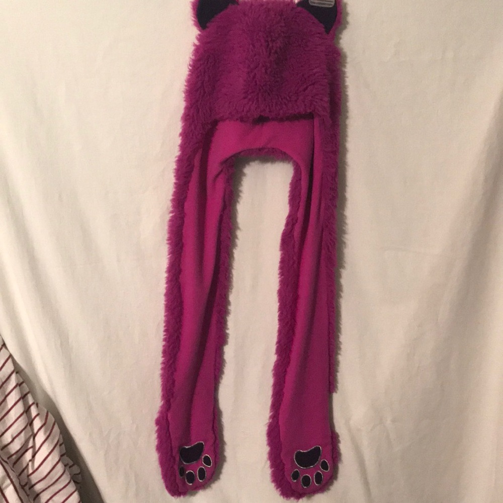 Beary cute hat with attached scarf/gloves. SzS